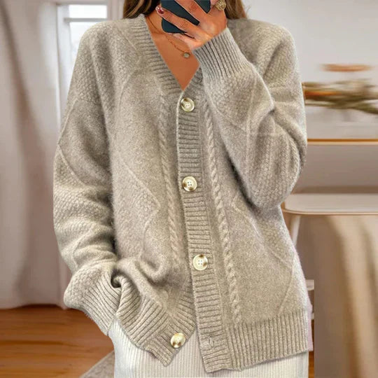 Alora | Cardigan Femme en Maille Torsadée Col Montant à Boutons